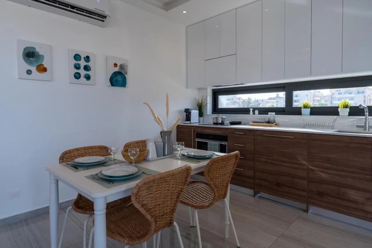Marble 2-Bedroom Apartment In Larnaca 0*,